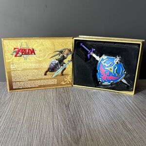 Nintendo Zelda Twilight Princess 1/6th Replica Master Sword / Hylian Shield